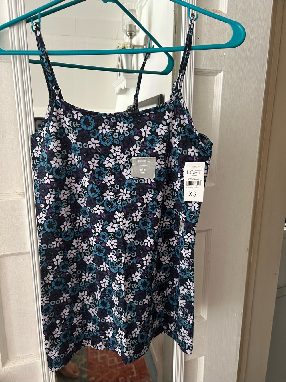 NWT LOFT Camisole Tank w/ Adjustable Spaghetti Straps, Comfortable Knit